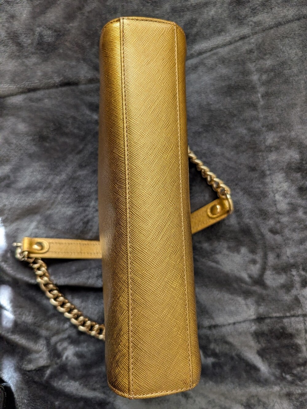 MCM Gold Leather Shoulder Bag and Wallet W/Charms Set In Gorgeous Condition! - Picture 4 of 16
